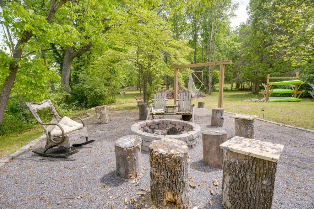 Riverfront Shenandoah Getaway with Kayaks and Tubes!